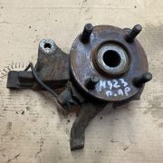Цапфа передняя правая для Mazda 323 VI (BJ)